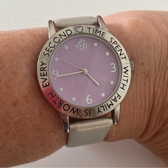 Vintage Silver Metal Silver Metallic Leather Ladies Costume Watch - Picture 1 of 10